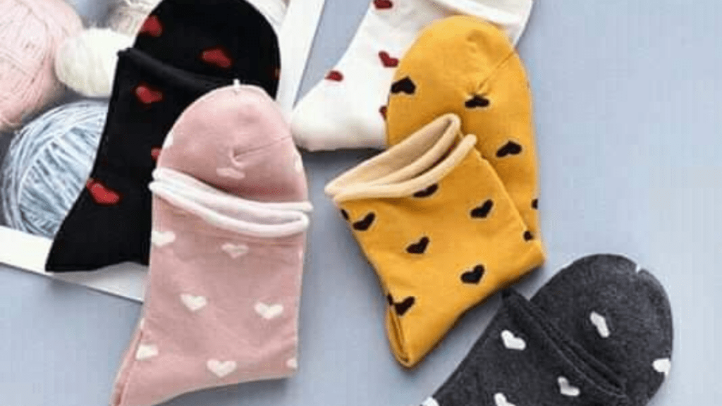 Membeli Kaos Kaki Polos